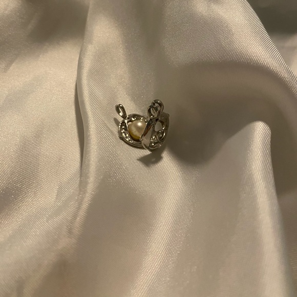 Dolphin & pearl pendant - Picture 6 of 9